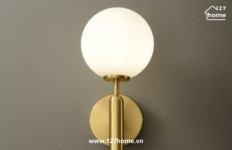 Chao đèn hình cầu giúp phát tán ánh sáng ra mọi hướng