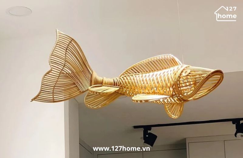 Chao đèn hình con cá tạo nên tác phẩm nghệ thuật độc đáo