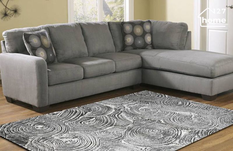 Trải thảm cách sofa khoảng 3-5cm giúp phòng khách gọn gàng, sang trọng hơn