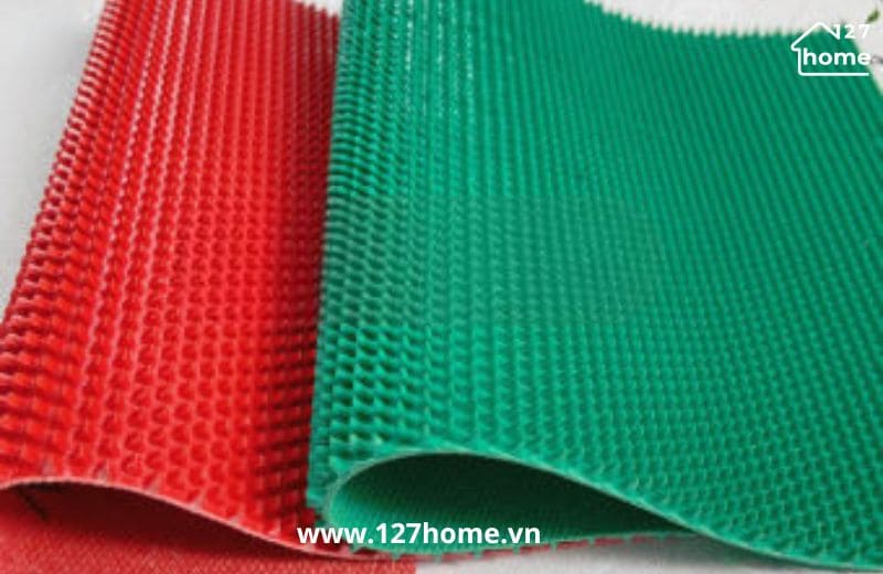 Thảm nhựa gai mít chống nước phù hợp các không gian ngoài trời