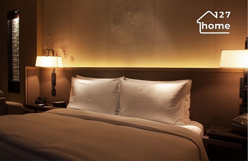 Đèn led quanh đầu giường tạo viền sáng ấm áp, dễ chịu