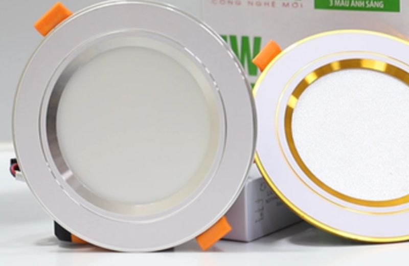 Đèn mắt trâu là dòng đèn âm trần có kích thước nhỏ gọn, thường dùng làm đèn chiếu điểm