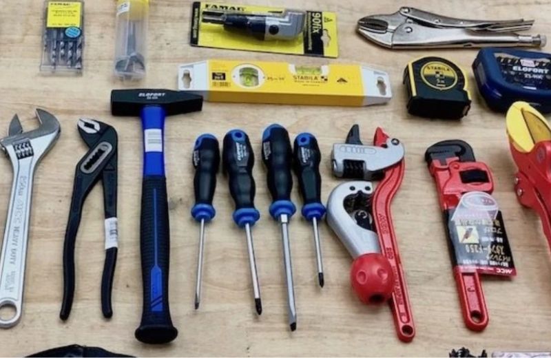 Chuẩn bị các dụng cụ thi công