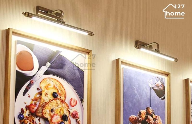 Đèn soi tranh là thiết bị chiếu sáng chuyên dụng, được thiết kế riêng để làm nổi bật các tác phẩm nghệ thuật như tranh vẽ