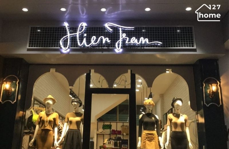 Bạn nên sử dụng đèn rọi ray công suất cao hoặc đèn pha LED để chiếu sáng bảng hiệu,