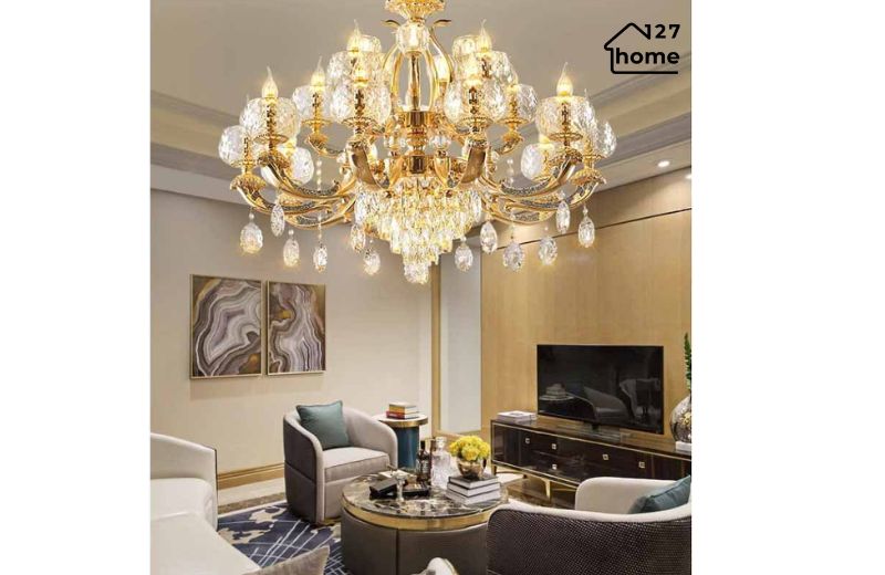 Đèn chùm đồng – điểm nhấn sang trọng cho phòng khách đẳng cấp.