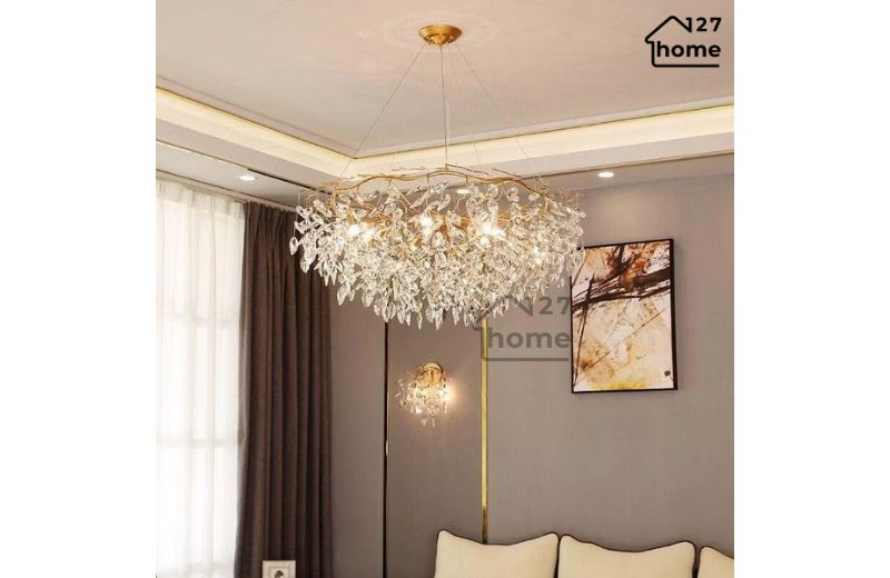 Không gian bừng sáng với đèn chùm pha lê lấp lánh