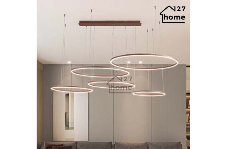 Thiết kế hình học đơn giản, ánh sáng nổi bật nhưng không rối mắt.