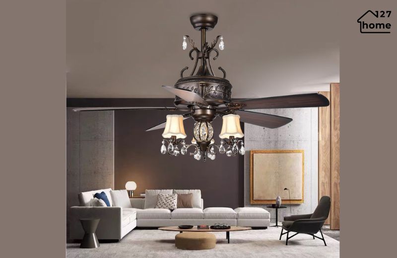 Quạt trần đèn chùm – điểm nhấn sang trọng cho trần nhà.