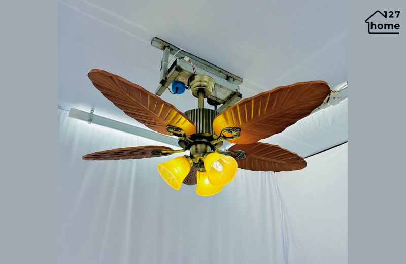 Quạt trần đèn chùm cánh gỗ – Vừa làm mát, vừa tôn lên vẻ sang trọng và ấm cúng của nội thất.