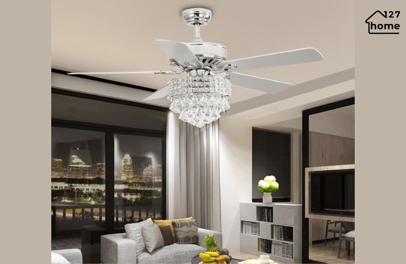 Quạt trần đèn chùm là sự kết hợp giữa quạt trần làm mát và đèn chùm trang trí sang trọng.