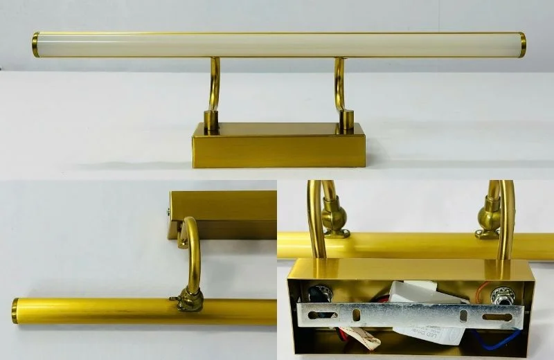 Đèn rọi tranh RT17 với chất liệu hợp kim xi vàng sang trọng, bền bỉ