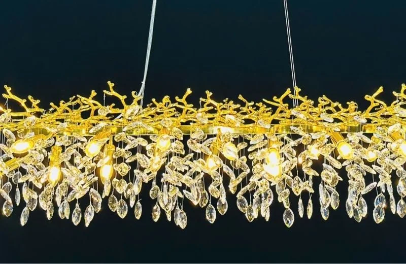 Mẫu đèn thả pha lê TPL07N1500 với 16 bóng E14 và 105 hạt pha lê cho hiệu ứng lung linh, bắt mắt