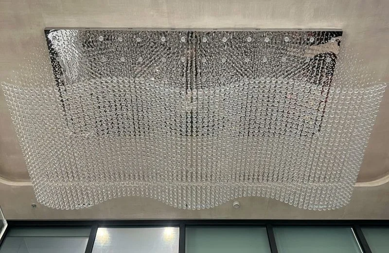 Đèn thiết kế DTK1011 với 2060 sợi dây thả và 18540 hạt pha lê nhỏ đính kèm