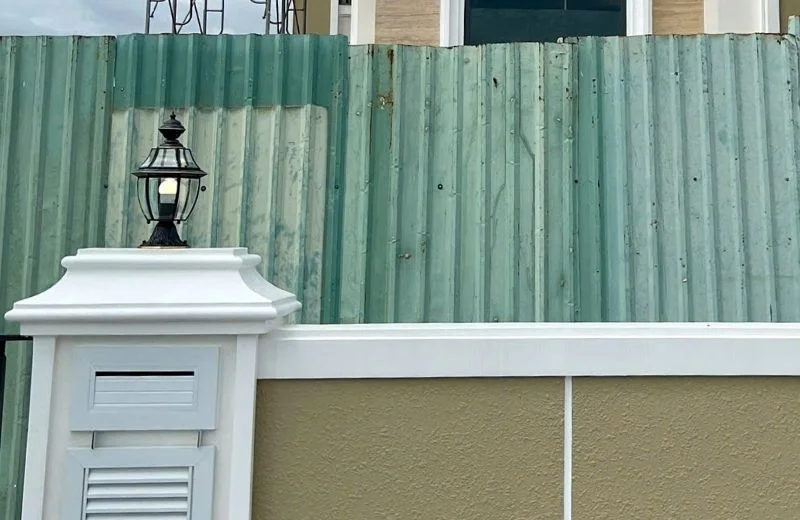 Đèn trụ DT24 khung kim loại sơn tĩnh điện giúp bền bỉ trước nắng mưa