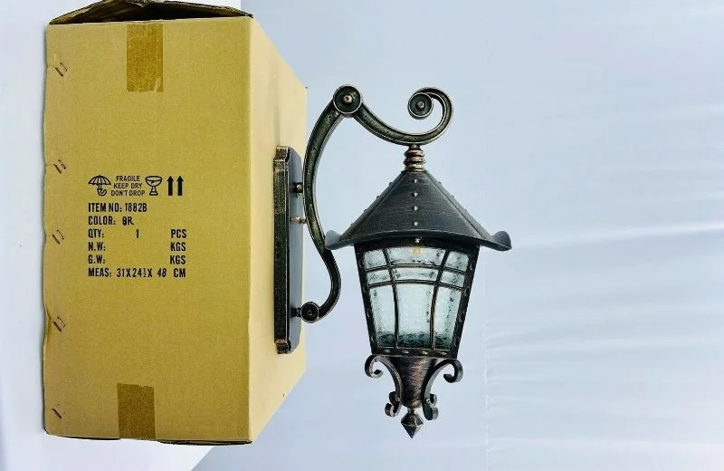 Đèn Tường VNT1882 với thiết kế cổ điển sang trọng, nổi bật mặt tiền