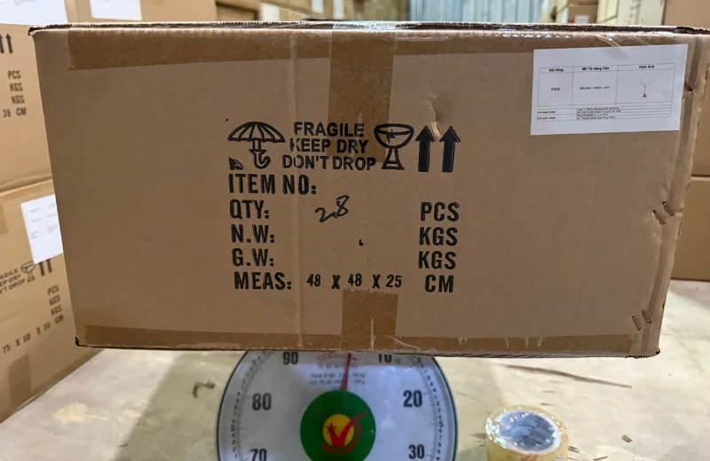 Kích thước thùng Đèn Bàn DB28