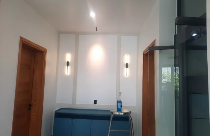 Đèn Rọi Tranh RT5834- thực tế đèn rọi tranh treo tường nhà khách hàng.