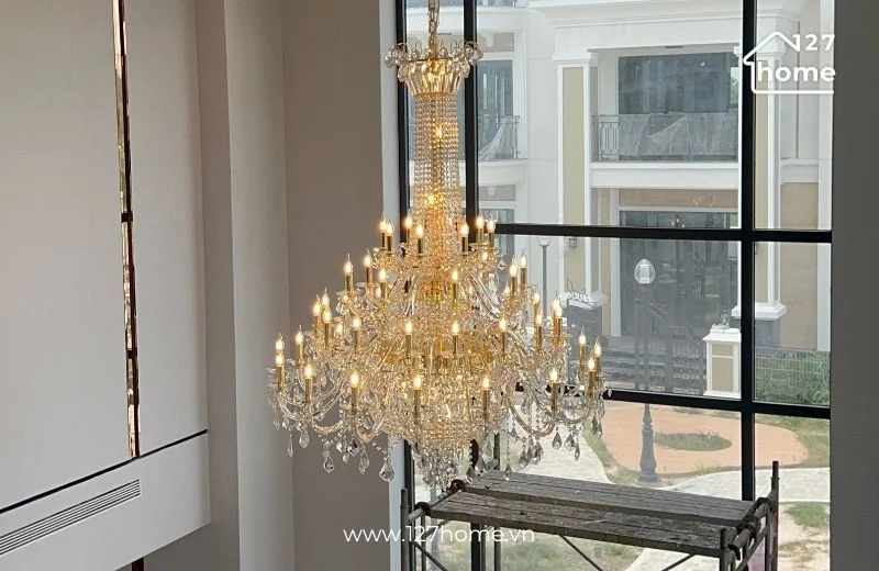 Đèn chùm DC8860T48 với thiết kế thả thông tầng