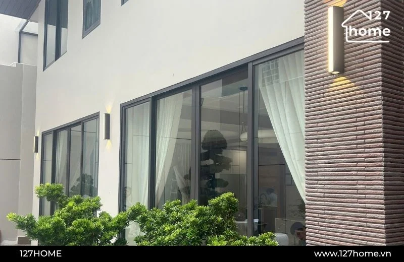Mẫu đèn tường trang trí hành lang tại 127 HOME