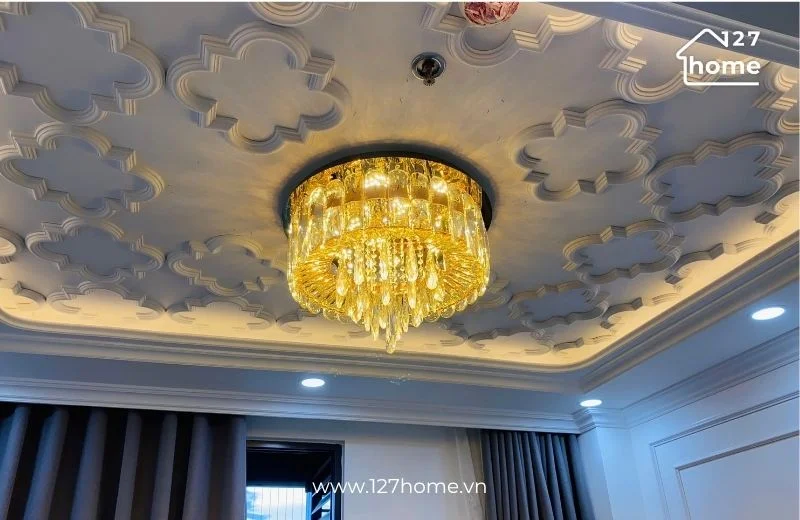 Đèn ốp trần pha lê cũng là lựa chọn đáng cân nhắc cho không gian nhỏ
