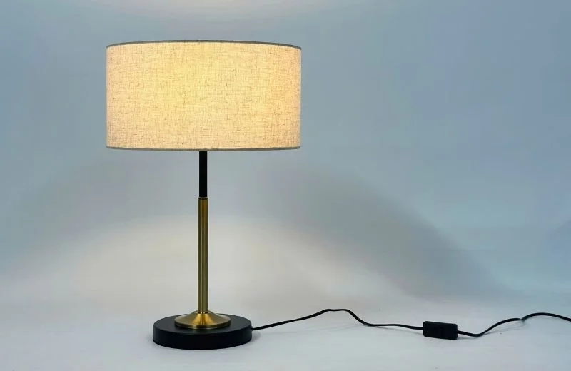 Đèn bàn DB7711 thực tế
