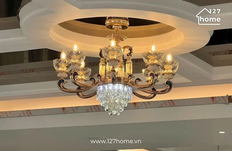Đèn chùm Châu Âu nổi bật với vẻ đẹp sang trọng và thanh thoát