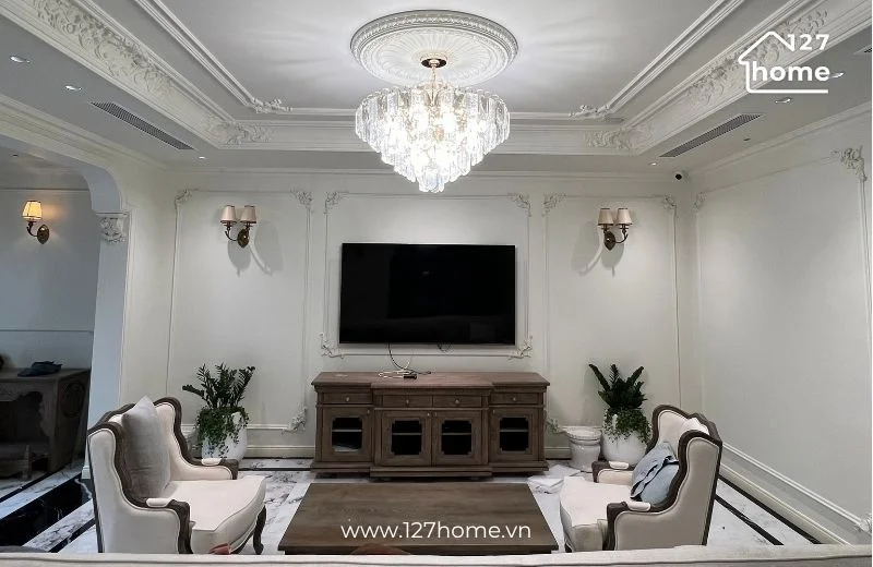 Mẫu đèn chùm hiện đại được căn chỉnh theo khu vực sofa