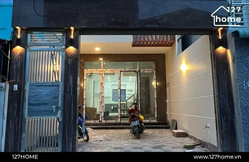 Đèn hắt tường trang trí khi vực ngoài trời