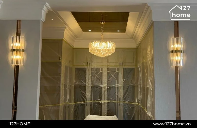 Đèn tường pha lê phối với đèn trần
