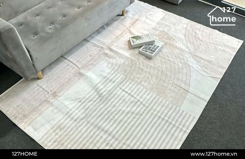 Phối đèn tường phòng ngủ với thảm trang trí