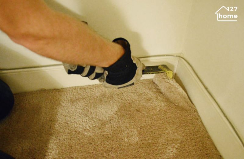 Xác định mép thảm (điểm bắt đầu để gỡ)