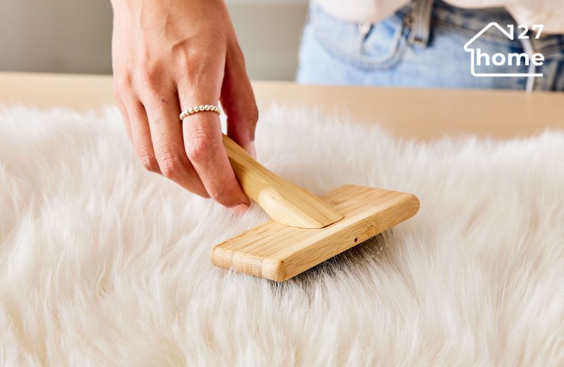 Trải thảm để khô tự nhiên và chải lại thảm