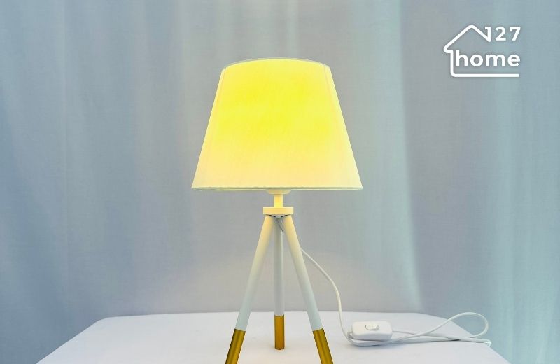 Đèn bàn LED