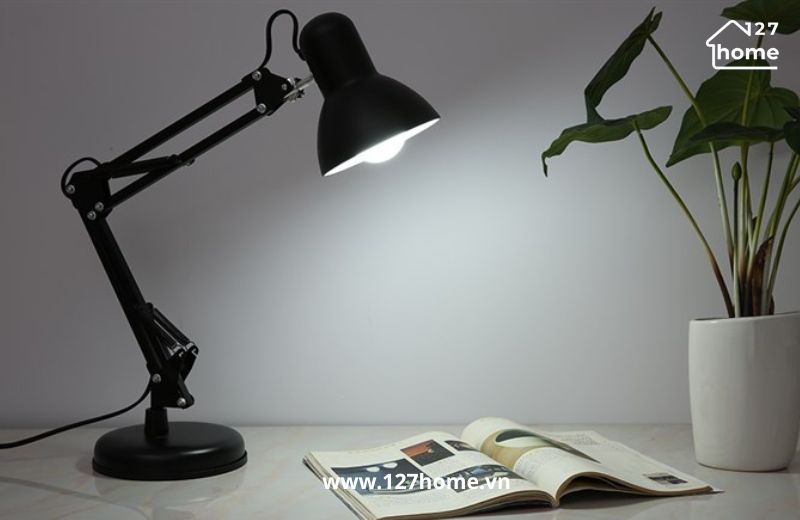 Đèn bàn làm việc có thể tuỳ chỉnh độ cao 