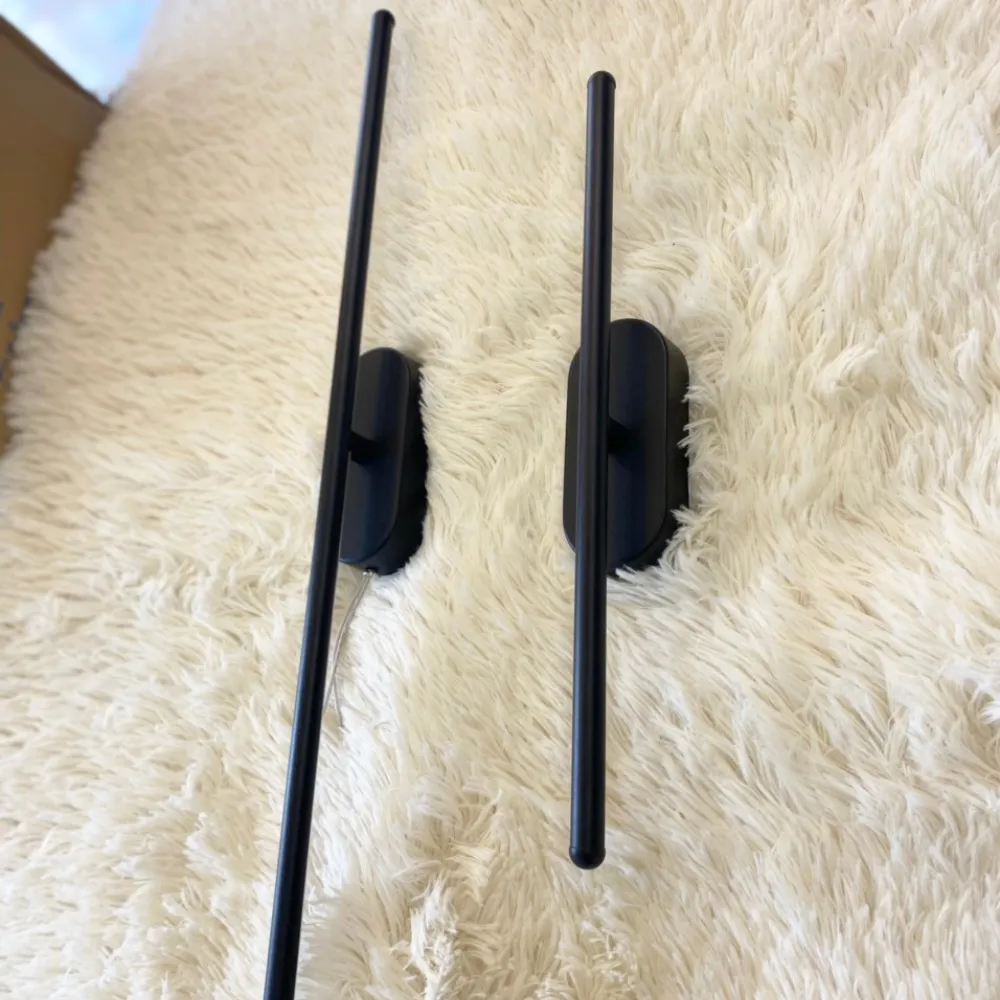 den-roi-tranh-rt5834 (5) Đèn Rọi Tranh RT5834-thiết kế đèn treo tường tối giản, ánh sáng LED dịu nhẹ, phù hợp chiếu tranh và gương.