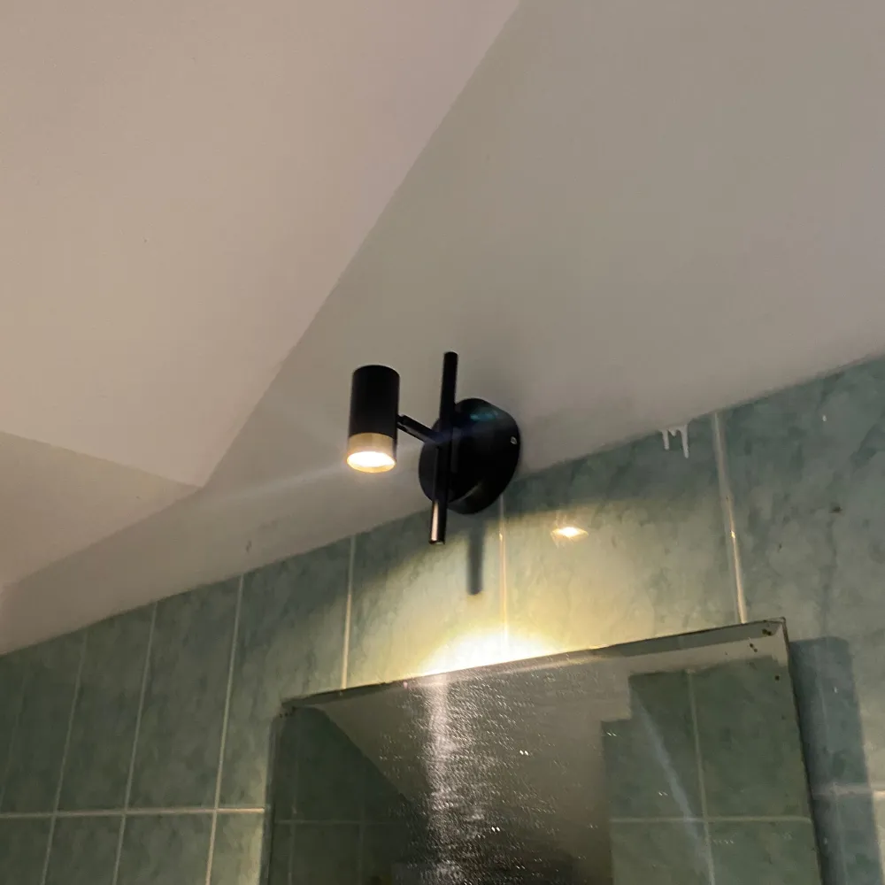 den-roi-tranh-rt91 (7) Đèn Rọi Tranh RT91 – Giải Pháp Chiếu Sáng Trang Trí Tinh Tế Cho Không Gian